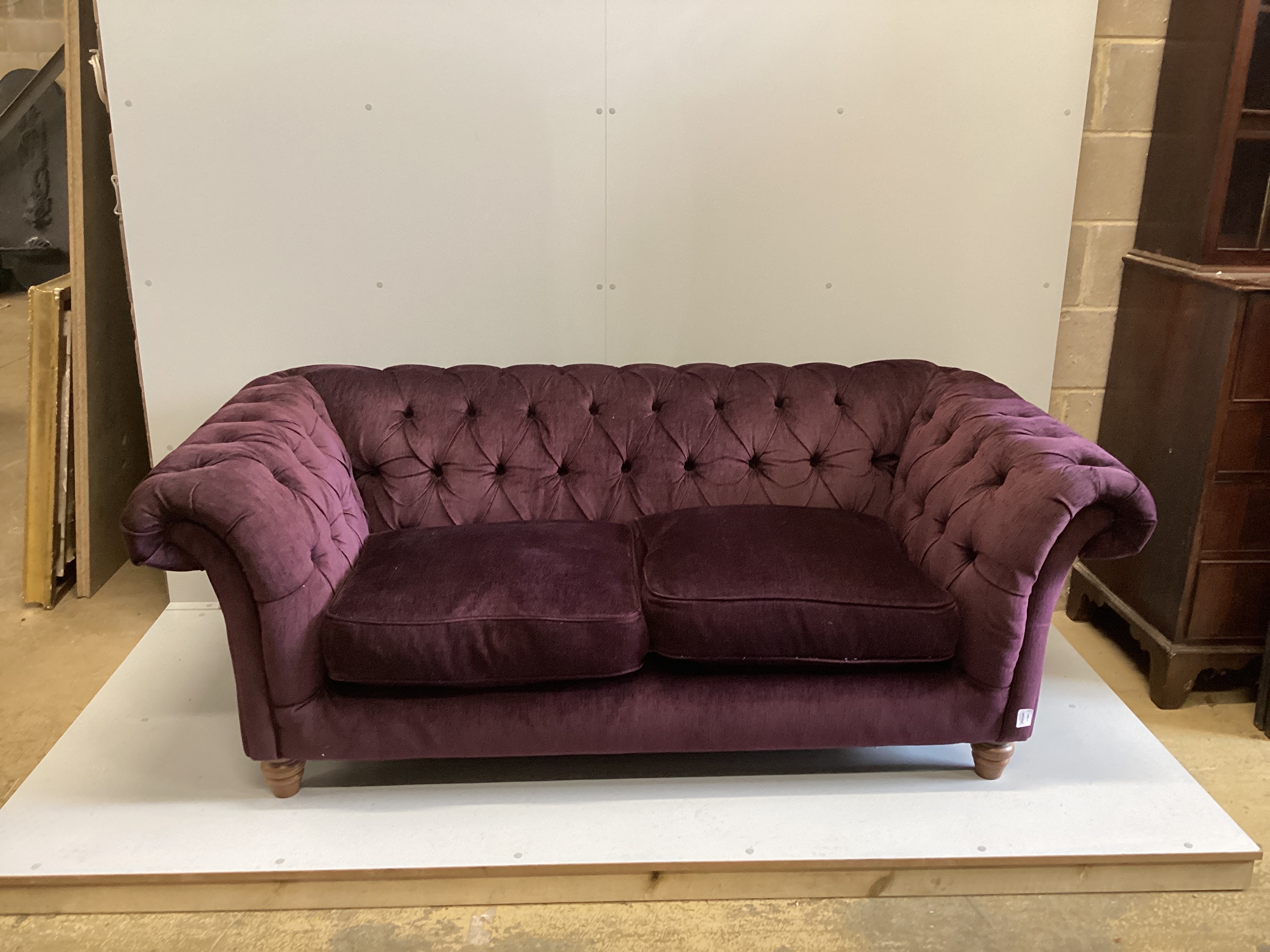 A modern Victorian style mauve fabric Chesterfield settee, width 190cm, depth 100cm, height 68cm